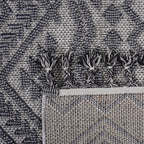 Guros - Trendy Traditional Indoor / Outdoor Rug