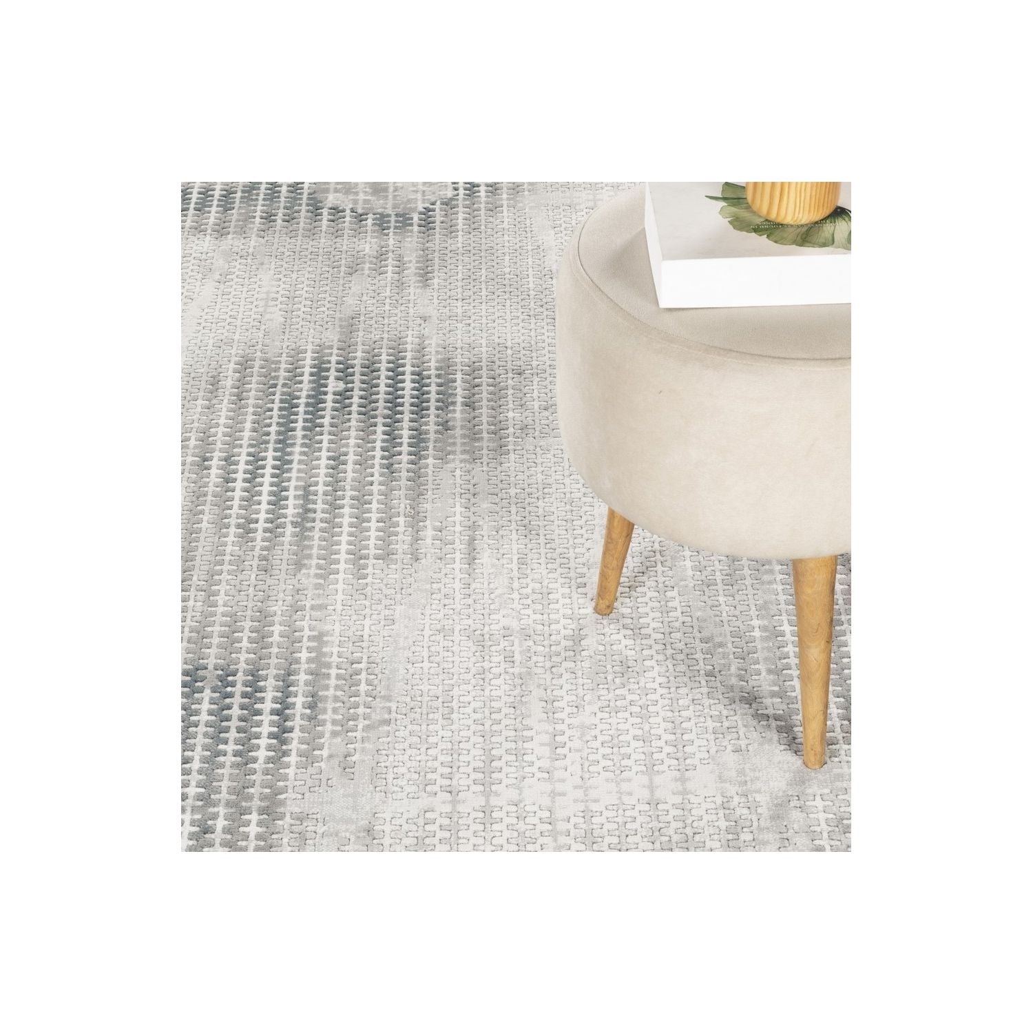 Geometrix - 5'3" X 7'3" Area Rug, Geometric 3D Effect - Ivory / Gray