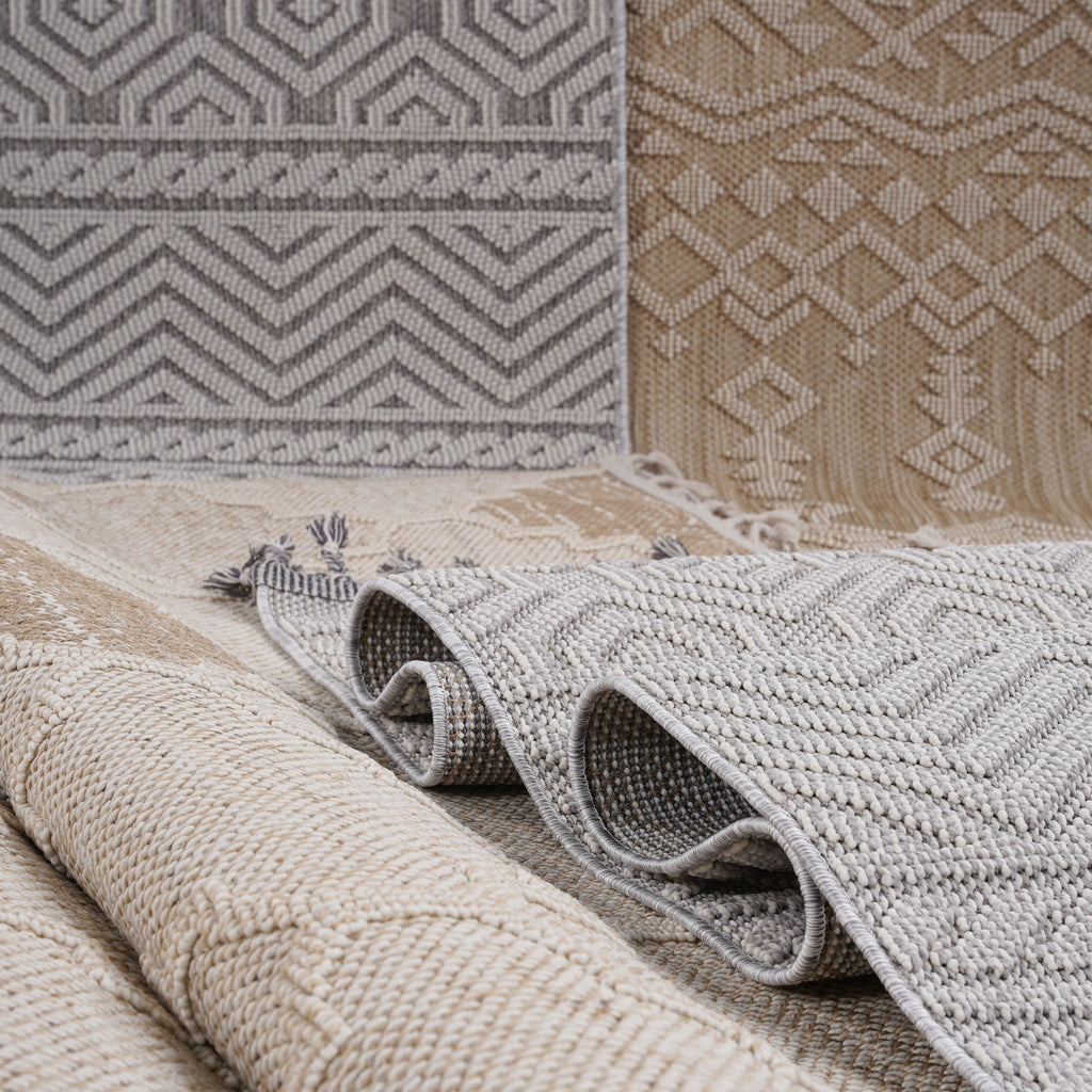 Guros - Trendy Traditional Indoor / Outdoor Rug