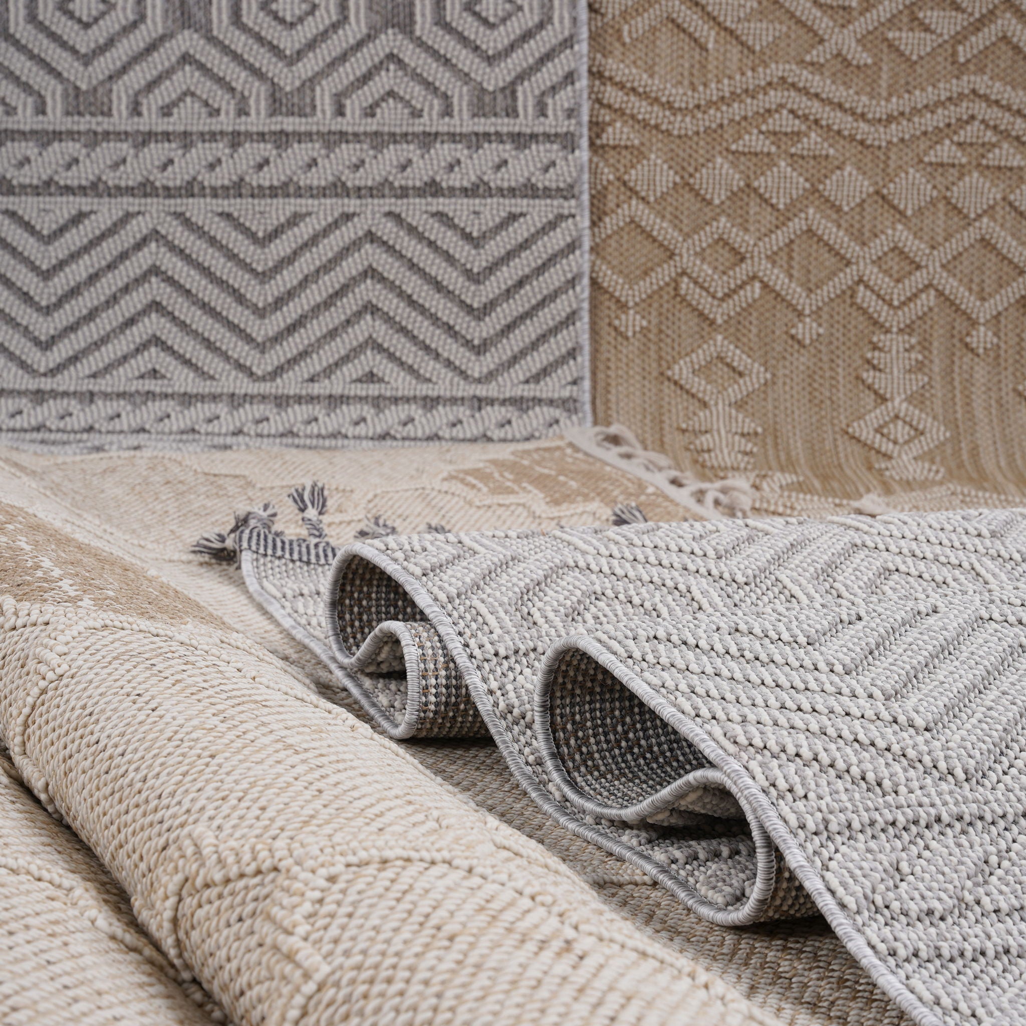 Guros - 8' X 10' Trellis Indoor / Outdoor Area Rug - White / Gray