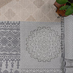 Guros - Trendy Traditional Indoor / Outdoor Rug