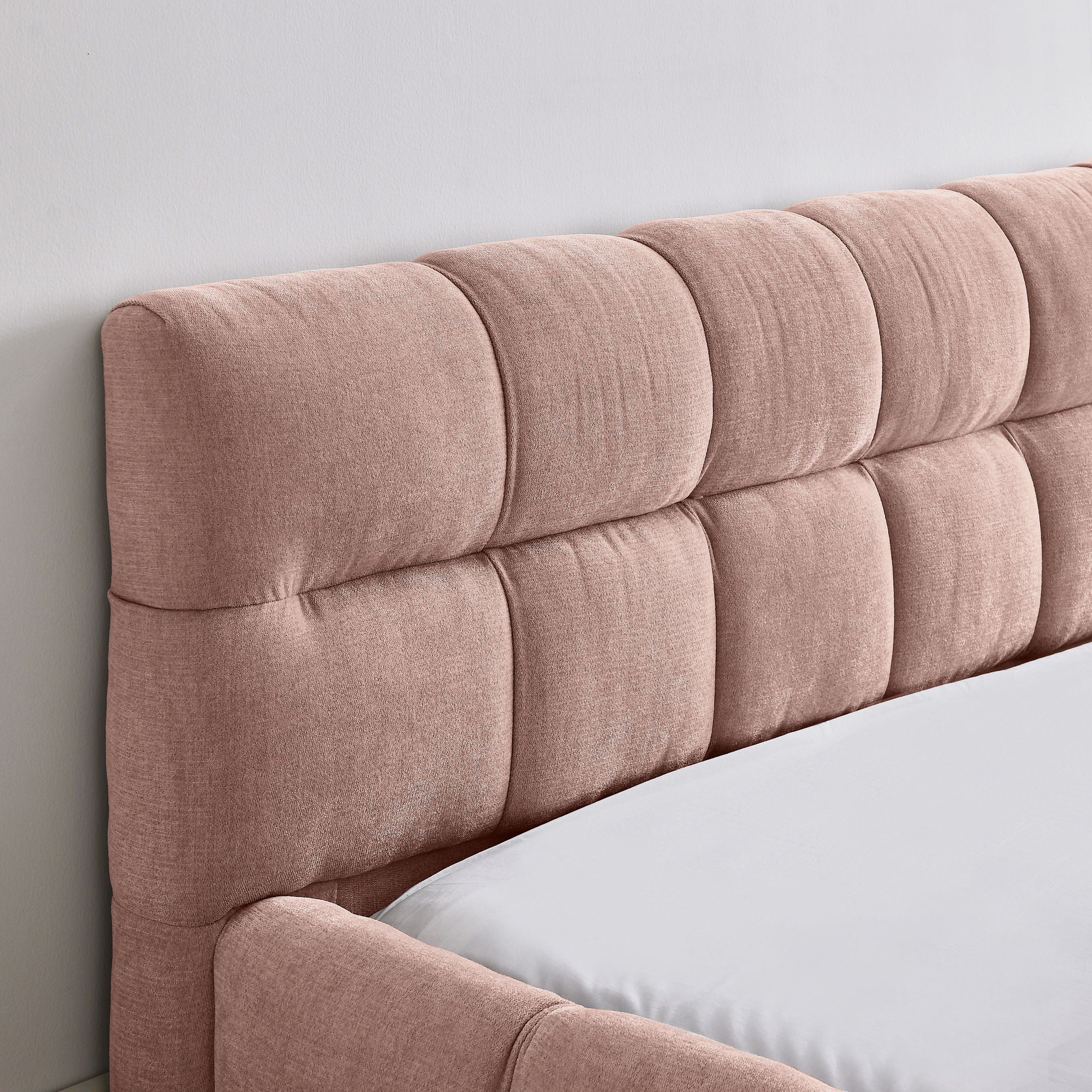 Modern Platform Bed Frame With Thick Fabric