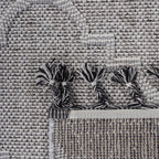 Guros - 6' X 9' Trellis Indoor / Outdoor Area Rug - White / Gray