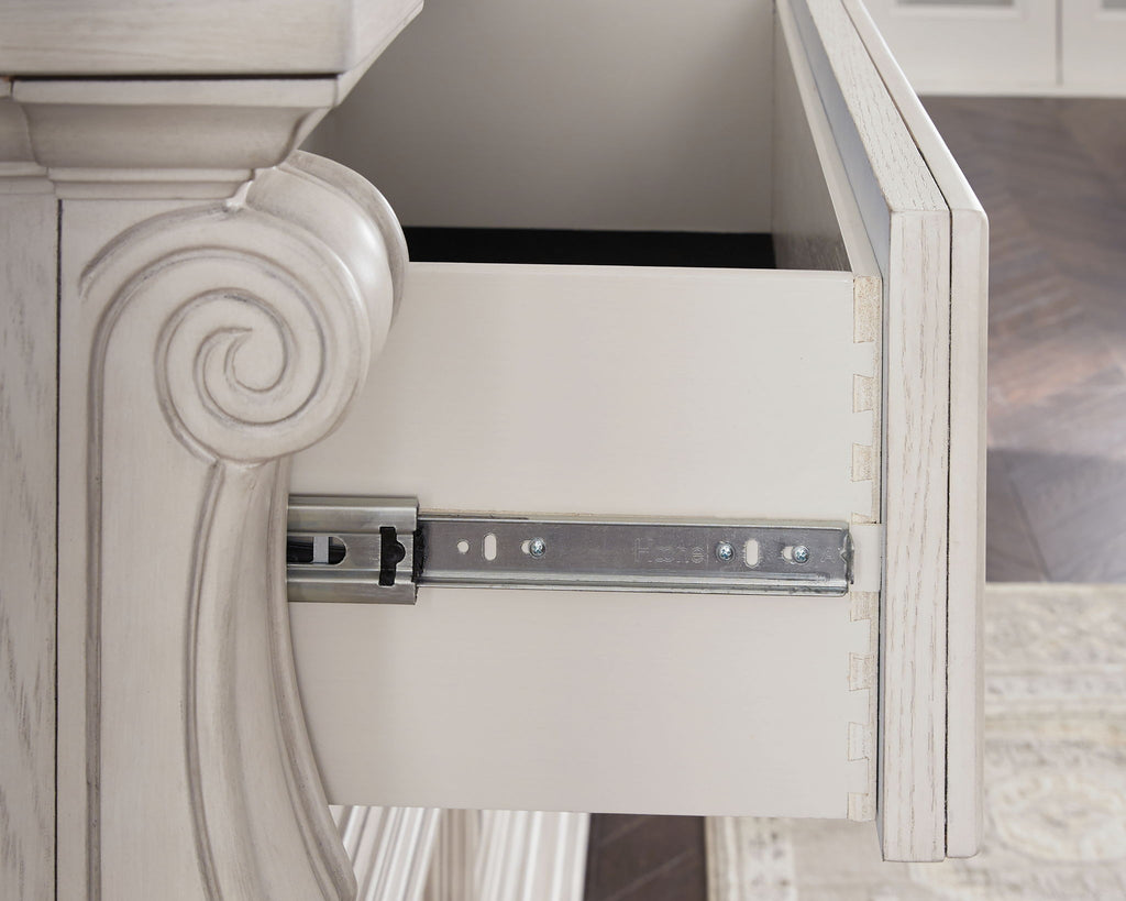 Bruchandi - Dresser